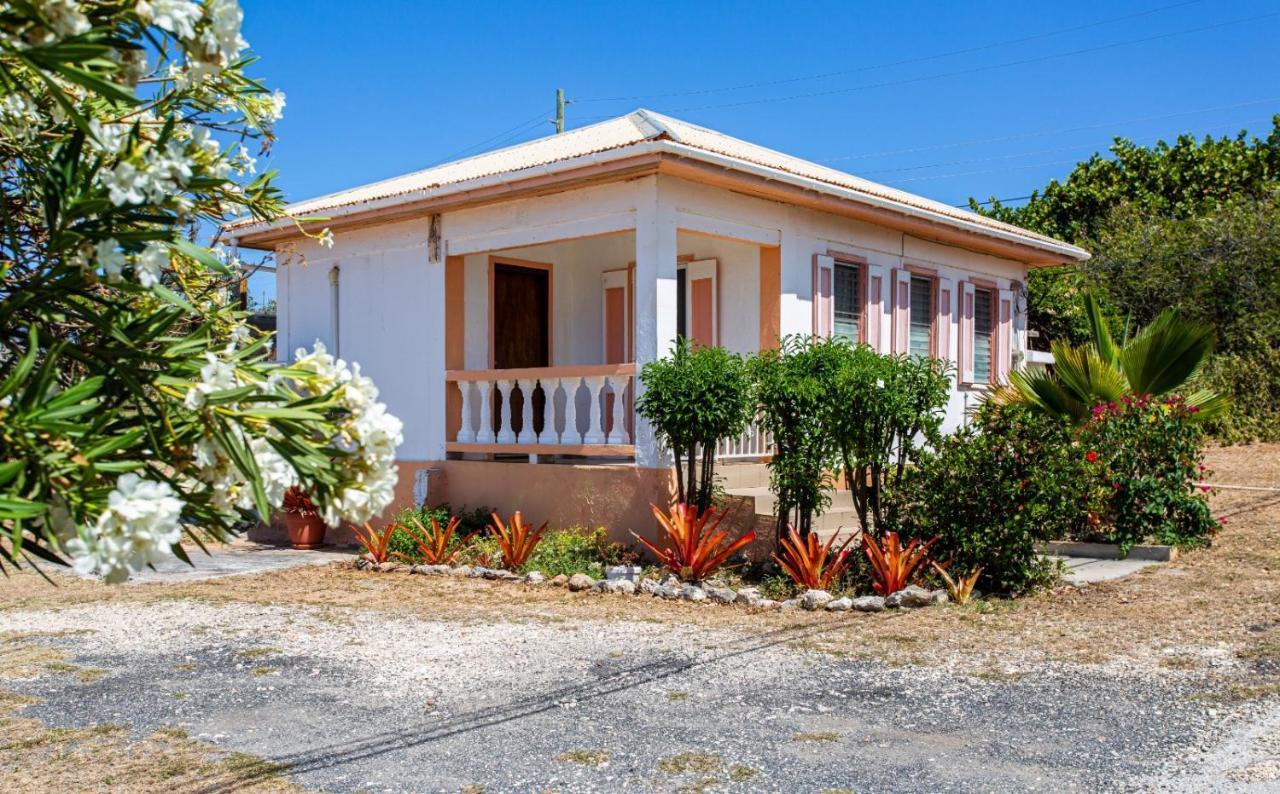 Moonlight Cottage East End Village Exterior photo